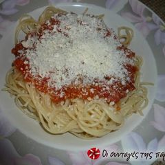 A picture of Tomato sauce for pasta.