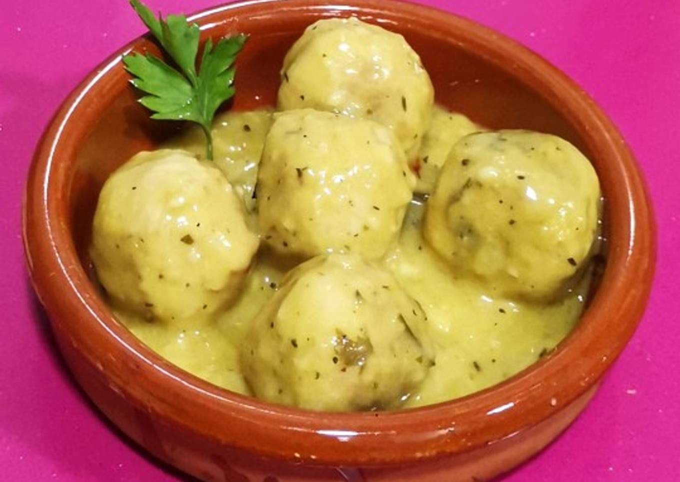 Albóndigas en salsa de brandy y mostaza