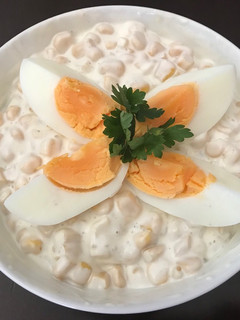 Füstölt sajtos kukoricasaláta recept fotója