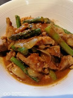 A picture of Chicken Satay with Sauce.