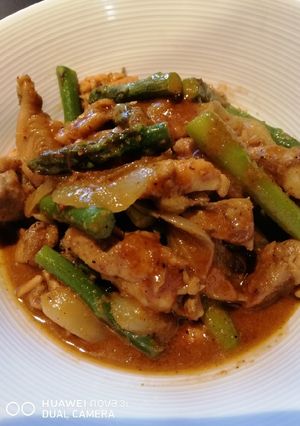A picture of Chicken Satay with Sauce.