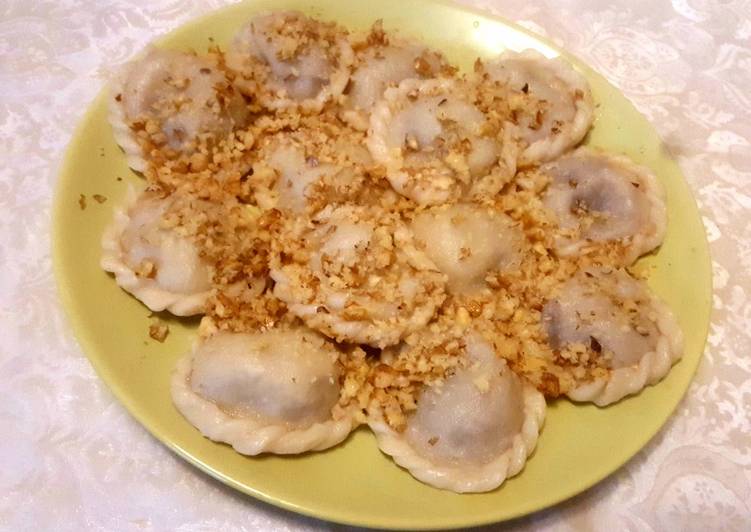 Вареники со сливой и корицей