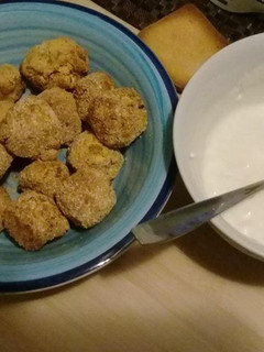 Una foto de Falafel al instante! (con salsa de yogurth)