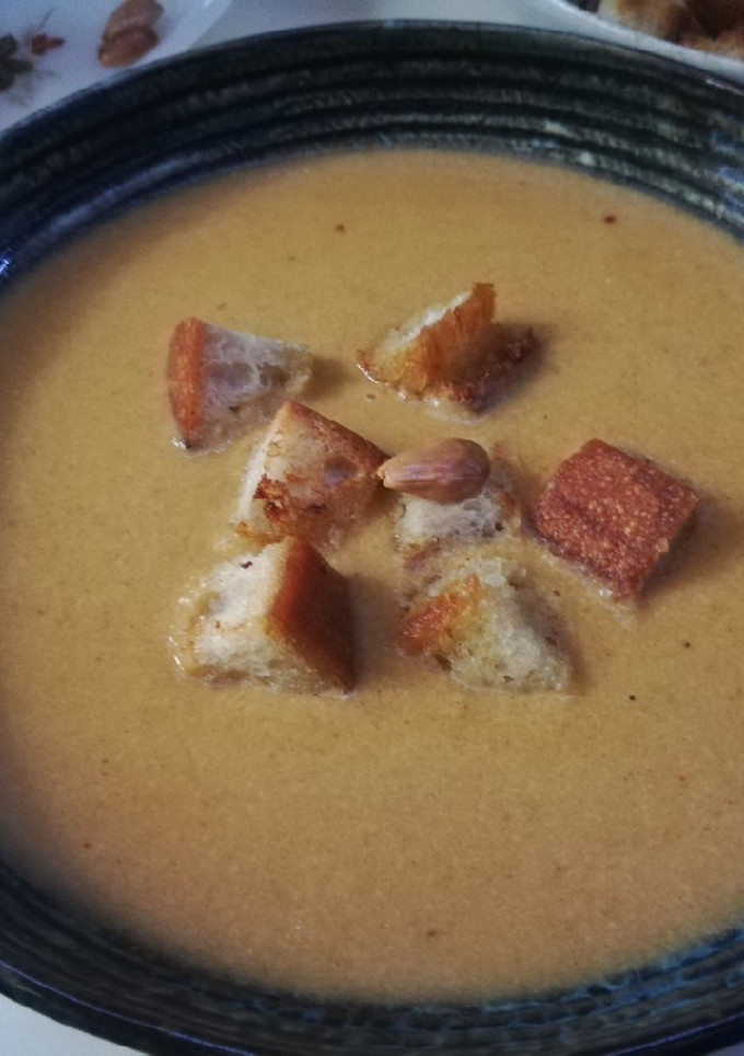 Una foto de Sopa alpujarreña de almendras