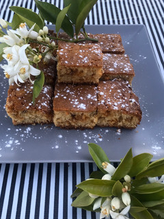 Una foto de Bizcocho de turrón de almendra al aroma de azahar