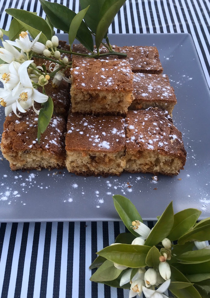 Una foto de Bizcocho de turrón de almendra al aroma de azahar