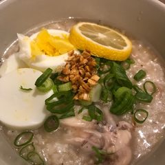 A picture of Chicken Arroz Caldo.