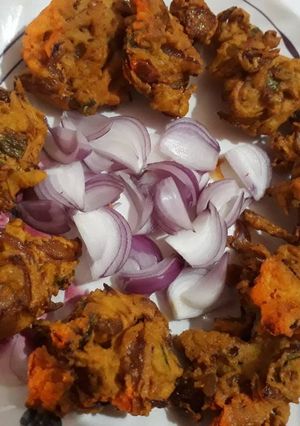 कांडा भजिया (Kanda bhajiya recipe in hindi) रेसिपी मुख्य फोटो