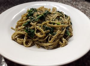Una foto de One pot pasta con espinaca