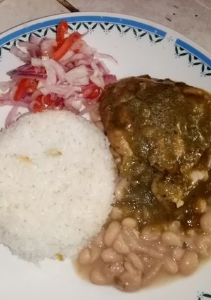 Una foto de Seco de pollo con frejoles