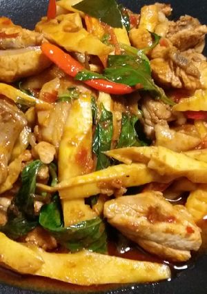 รูปของ ไก่ผัดพริกแกงหน่อไม้
