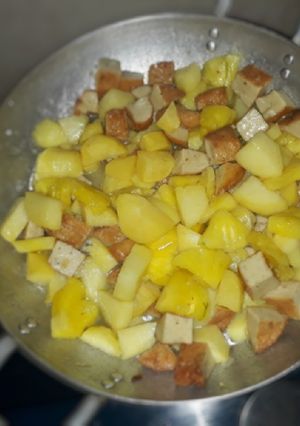 Hình của món Khoai Tây kho với Chả Chén (Chay).