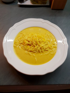 Una foto de Fideos de Arroz con salsa de curry