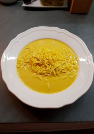 Una foto de Fideos de Arroz con salsa de curry