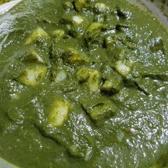 A picture of Aloo palak.