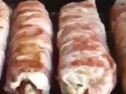 Una foto de pollo a la brasa con panceta