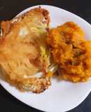 Milanesa de repollo con puré de calabaza, espinacas y pasas