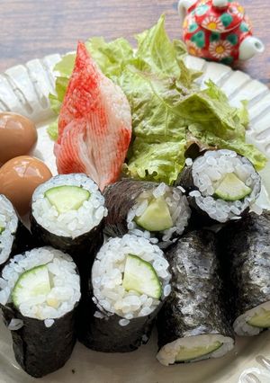 A picture of Cucumber Roll Sushi かっぱ巻き.