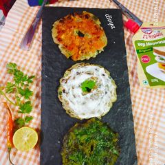 A picture of Akki tricolour roti.