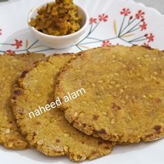 A picture of Urad Dal-Jowar Paratha.