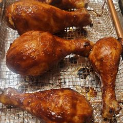 A picture of BBQ Chicken Drumsticks air fryer.