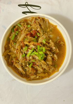 Hình của món Cá cơm kho nghệ.