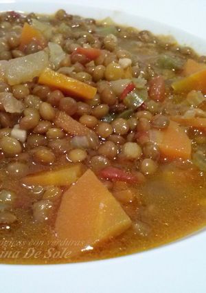 Una foto de Lentejas ecológicas con verduras