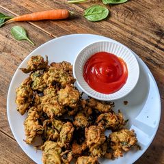 A picture of Carrot pakoras (fritters).