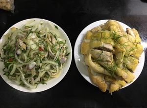 Hình của món Gà luộc và Gỏi Gà(Nộm Gà xé phay).