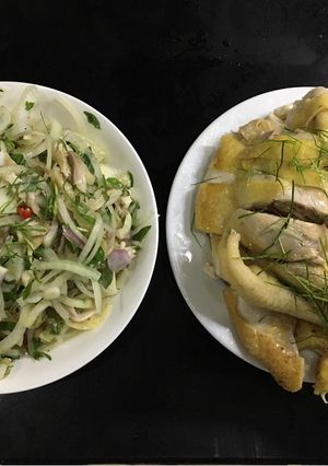 Hình của món Gà luộc và Gỏi Gà(Nộm Gà xé phay).