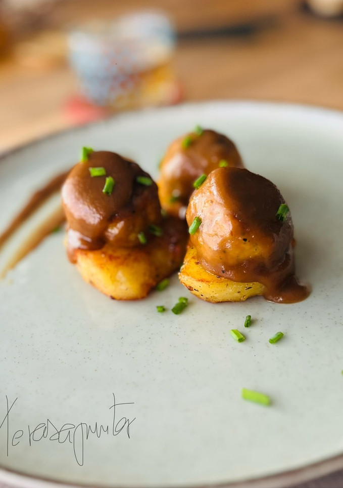 Una foto de Albóndigas de pollo 🐣 al Pedro Ximénez 🫗 🎄