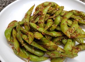 Una foto de Edamame Salteado