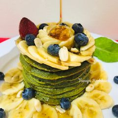 A picture of Banana spinach pancakes with peanuts.