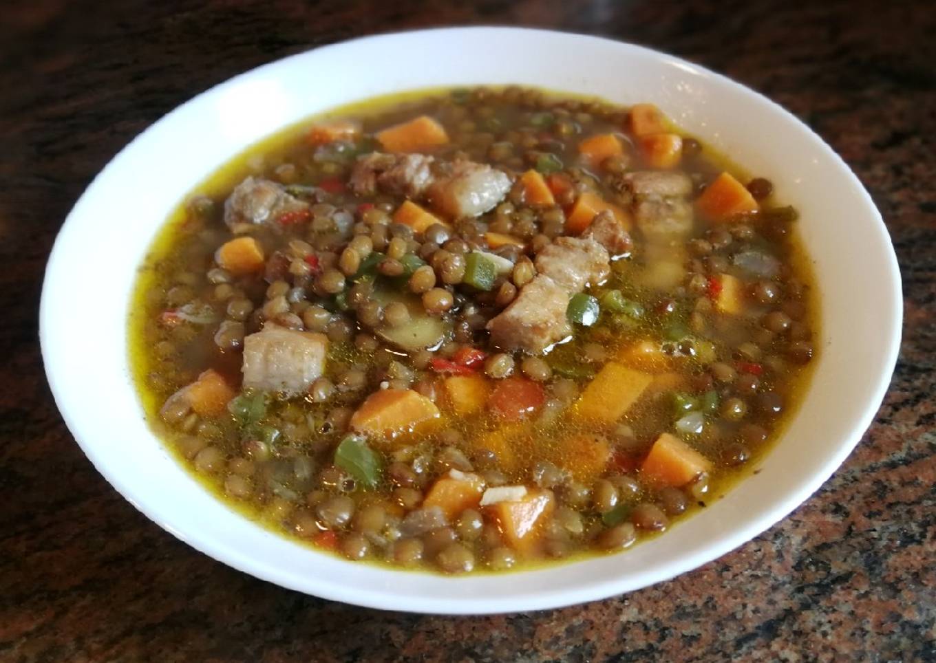 Lentejas con panceta de cerdo y boniato al comino