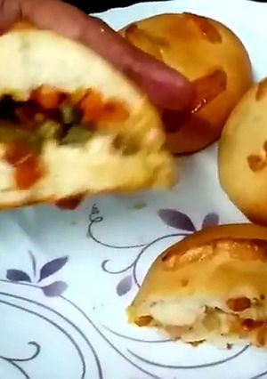 पिज़्ज़ा बन्स (Pizza buns recipe in Hindi) रेसिपी मुख्य फोटो