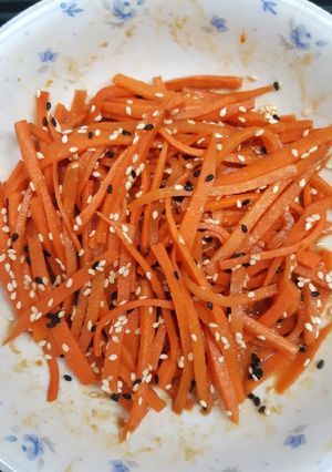 รูปของ แครอทมิโซะโรยงา (にんじんの味噌和え)