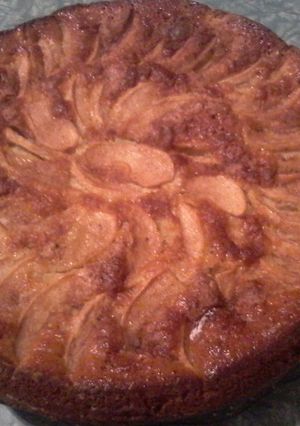 Una foto de Torta de Manzanas, con manzanas en su mezcla