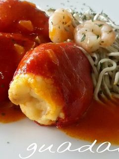 Una foto de Pimientos del piquillo rellenos de gulas en GME, GMF y tradicional
