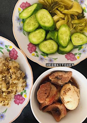 Hình của món Xôi thịt kho trứng.