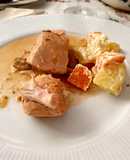 Pollo con cebollitas y hongos