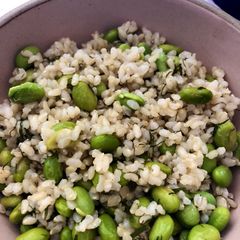 A picture of Rice with edamame and dill - vegan.