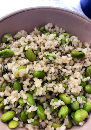 A picture of Rice with edamame and dill - vegan.