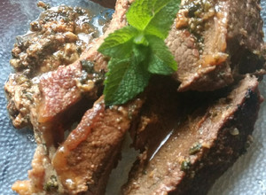 Una foto de Carne asada con leche
