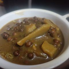 A picture of Kale chane aloo ki sabzi.