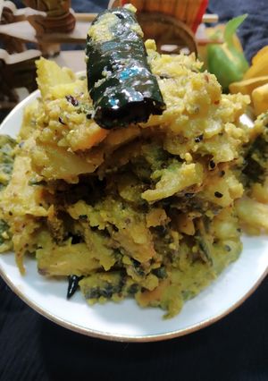 উচ্ছে আলু সর্ষে দিয়ে চচ্চড়ি (uchche aloo diye chorchori recipe in Bengali) রেসিপির প্রধান ছবি