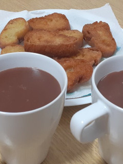 Una foto de Chocolate con picatostes.☕☕🥖🥖