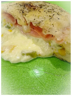 Una foto de Calzone de humita