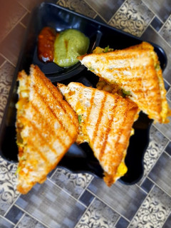 पनीर मेयोनेज़ ग्रिल्ड सैंडविच (paneer mayonnaise grilled sandwich recipe in Hindi) रेसिपी मुख्य फोटो