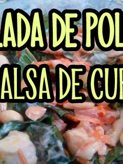 Una foto de Ensalada de pollo con salsa de curry