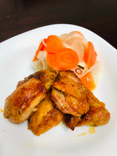 Una foto de Pollo a la plancha con mostaza Japonés TORINOMASTARDJYAKI🇺🇾🇯🇵鶏のマスタード焼き🍱para lonchera
